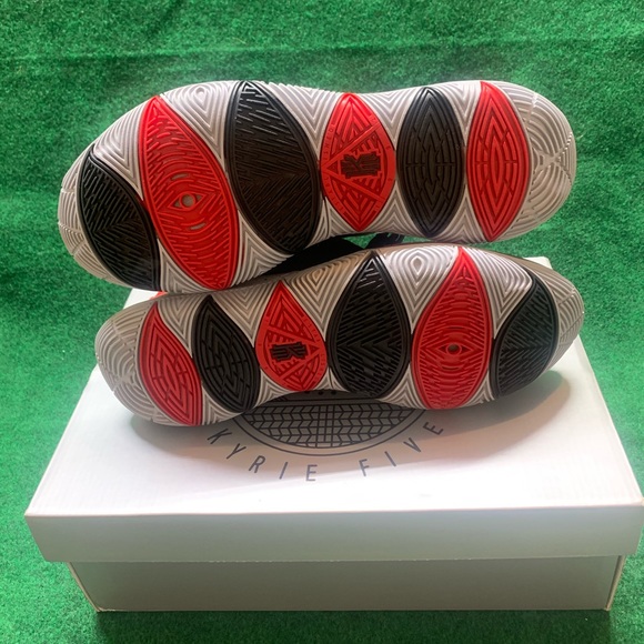 Nike Kyrie 5 Bred  men’s basketball shoe - Size 9 main image 6